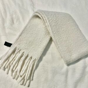 NWT Hollister Soft Cream Fringe Scarf